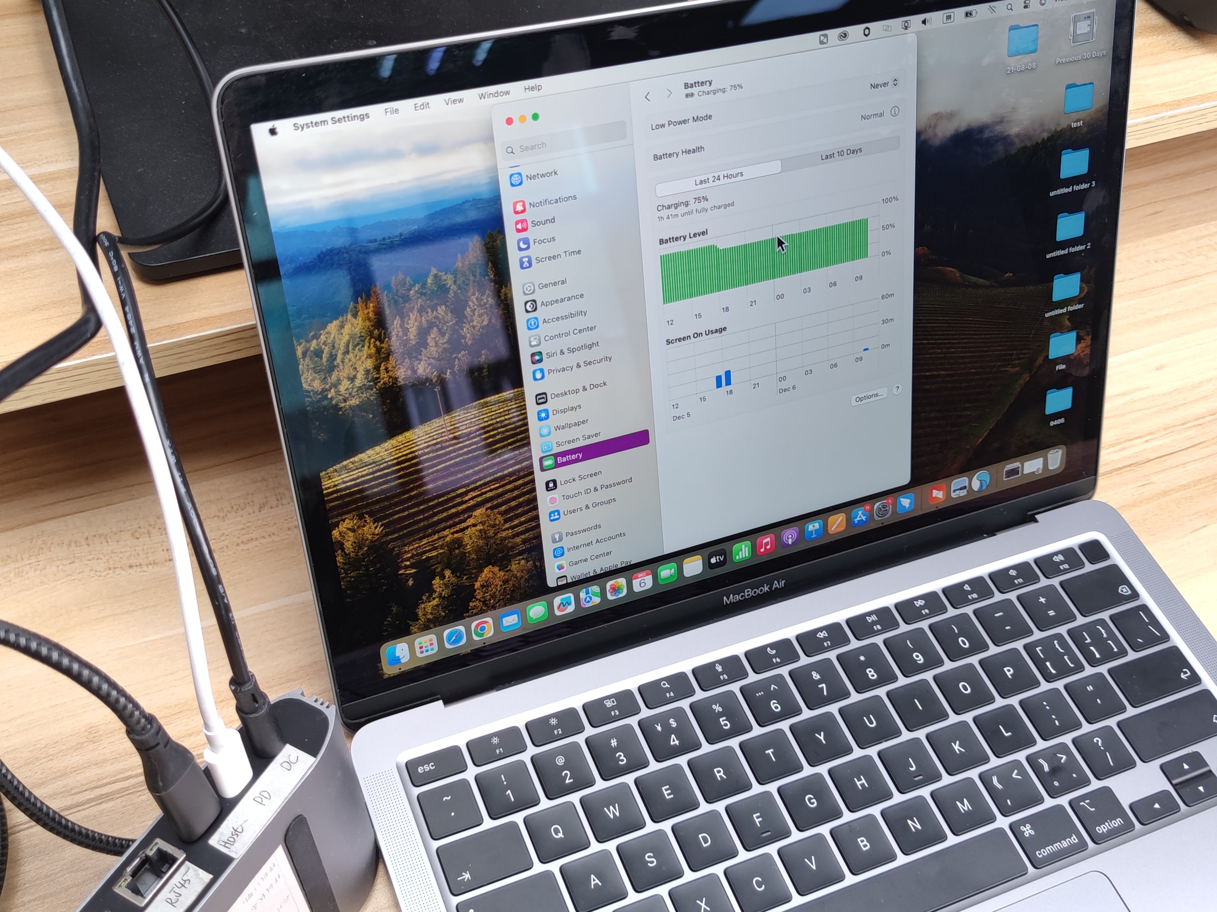 Why can't I charge my laptop when using the Minisopuru 13 in 1 Display